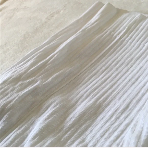 White House Black Market White Bermuda Shorts - Picture 3 of 5